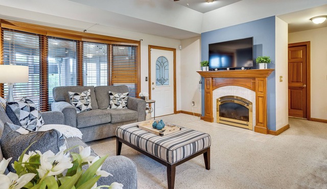 Guest Unit at Villa w/ Outdoor Pool & Fireplace!