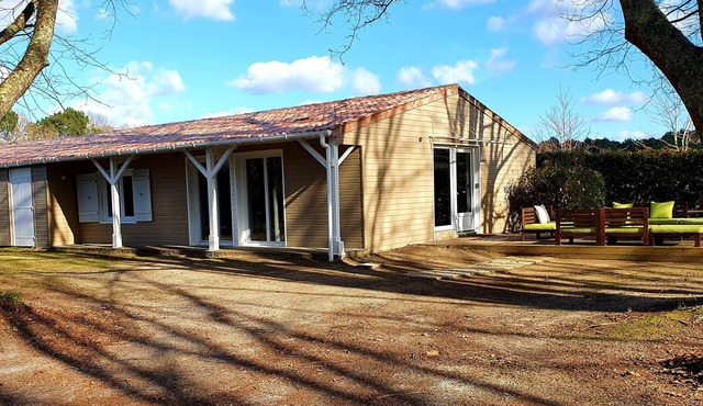Guesthouse in wooded grounds