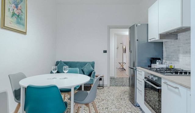 GuestHost - A comfortable and welcoming 68 square meters apartment, perfect for four people, located on the first floor of a building (NO elevator).The property is located in the lively Borgo San Paolo neighborhood and is well connected to the city cente in Turin