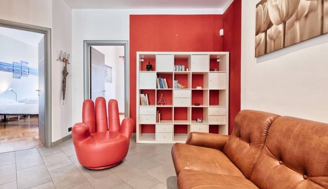 GuestHost - Vanchiglietta Colorful Appt x5! PRIVATE GARAGE