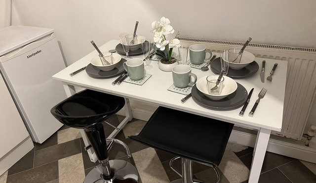 Guesthouse-2br-parking-wifi-toiletriesprovided