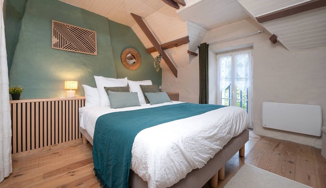 Guesthouse 'Chambre Carnac' with Private Bathroom, Shared Garden & Lounge