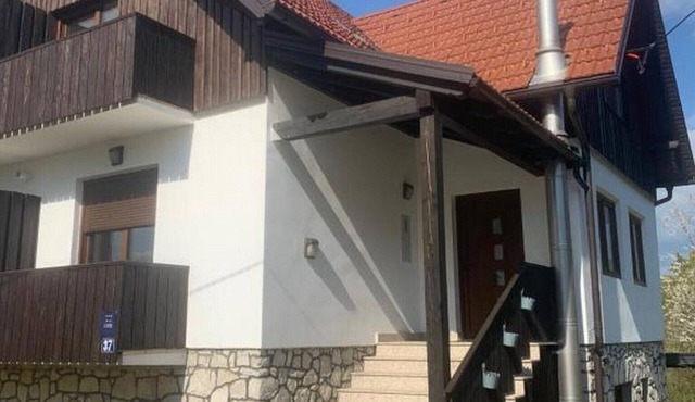 Guesthouse Family Bosnic - Double Room with Balcony - 3