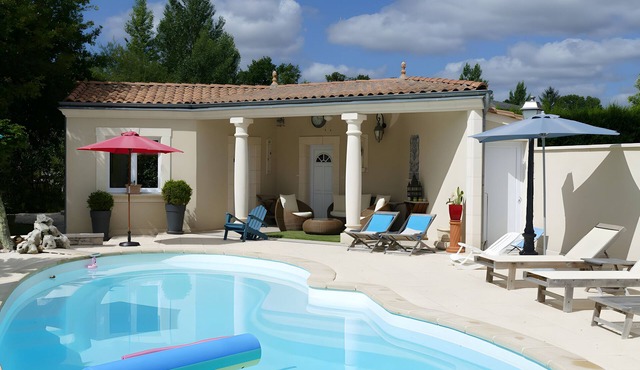 Guesthouse 'Les Hortensias du Monastère' with Private Pool, Shared Terrace, and Wi-Fi