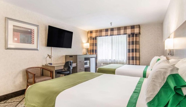 GuestHouse Inn & Suites Poulsbo