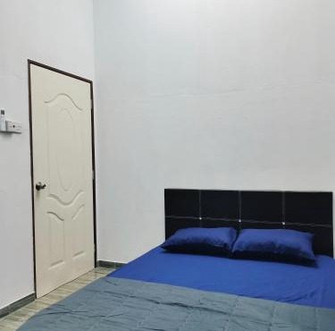 Guesthouse Kodiang 1 Private Bedroom near Pekan Kodiang by D'Aleena Homes
