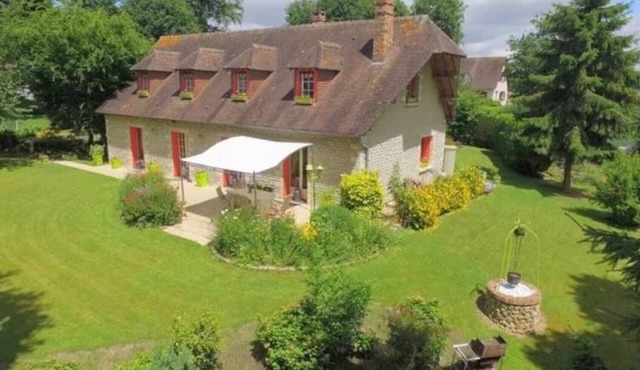 Guesthouse 'Les Bosquets Chambre d'Hôtes' with Shared Terrace, Garden, and Wi-Fi