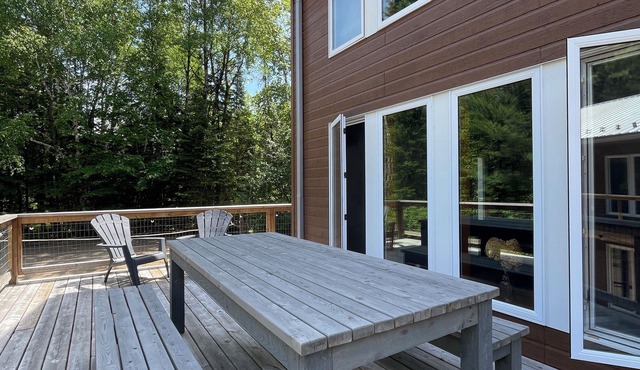 Guesthouse near Bancroft on private lake & close to Algonquin