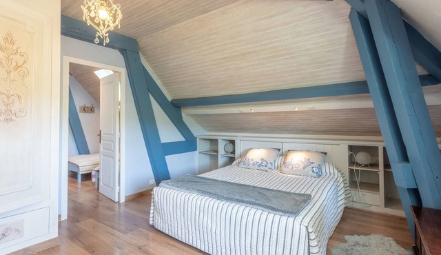 Guesthouse 'Ocean' with Shared Pool, Wi-Fi, and Air Conditioning