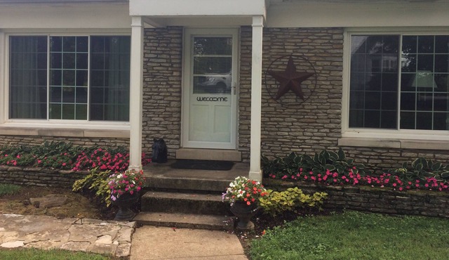 GuestHouse on Kentucky Working Thoroughbred Horse Farm