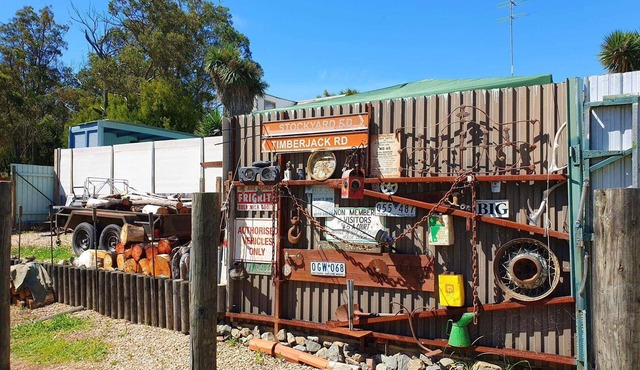 Guesthouse on the Gorge,nTwo Bedrooms sleeps up to sixnSuper close to Rail Trail