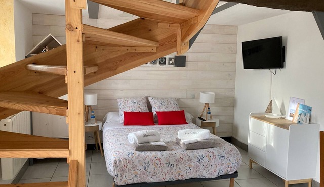 Guesthouse 'Petite Maison' with Shared Terrace, Garden and Wi-Fi