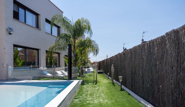 GuestReady - April Rose Pool Apartments 1.9