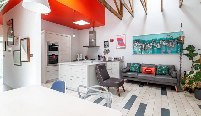 GuestReady - Architect designed renovated bungalow