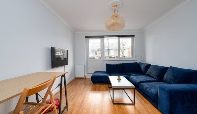 GuestReady - Balcony Nest London