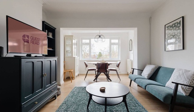 GuestReady - Charming 3-Bedroom Apartment in NW11