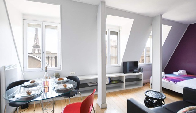 GuestReady - Cosy studio with an Eiffel Tower view