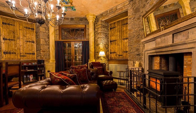 GuestReady - Luxe Craigiehall Temple in Edinburgh