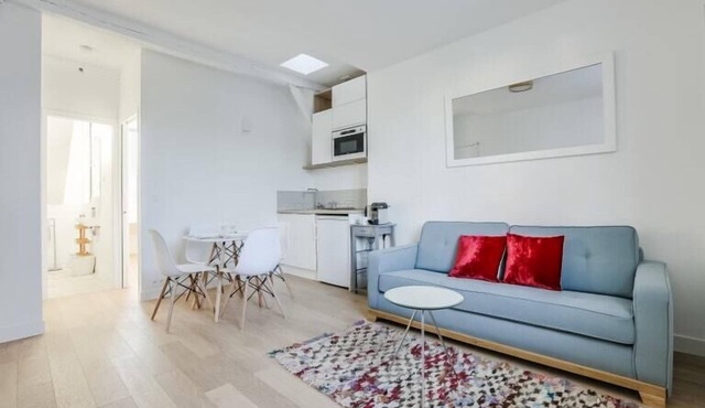 GuestReady - maya blue near cathédrale Notre-Dame