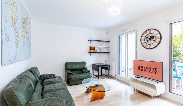 GuestReady - Modern, two gardens, 15mins Paris