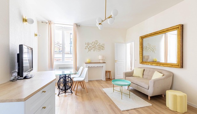 GuestReady -New Flat Direct Line to Champs Elysees