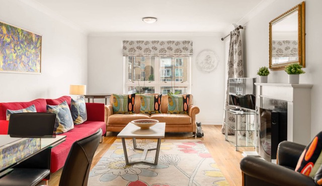 GuestReady - Print Galore with River Thames View