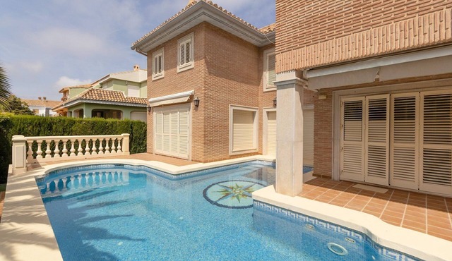 GuestReady - Steps to the Mediterranean Sea