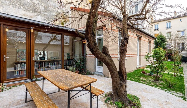 GuestReady- Unique bright house with garden access