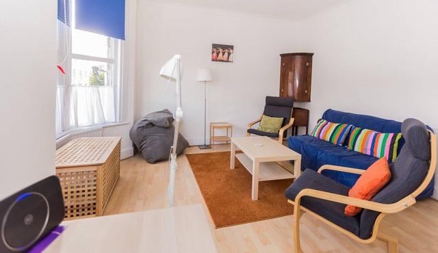 GuestReady - Vibrant w Garden View in Walthamstow
