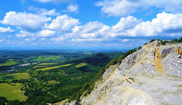 Guests Enjoy a Free Breakfast !
