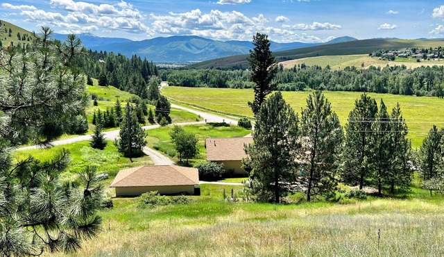 Guests Say: "METICULOUSLY CLEAN" and "ABSOLUTELY BEAUTIFUL!"