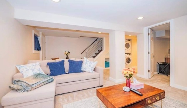 Guests suite-Centrally located for Extended stays!