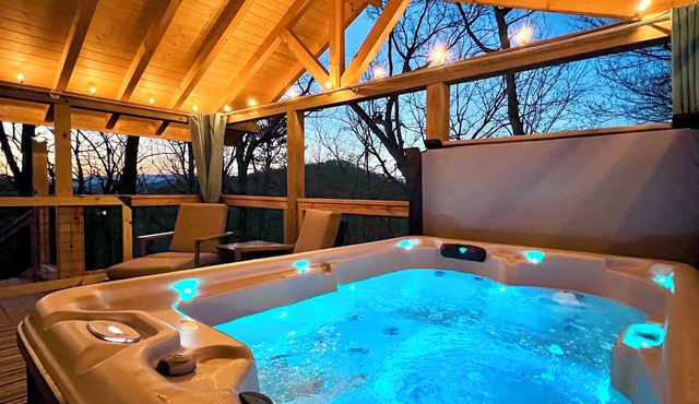 Guests ❤️ this Mountaintop Getaway! Views, 2 Decks, Hot tub, Recliners, Privacy