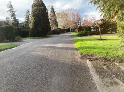 Guildford Home - Free Parkings, River, Waterfall View & Woodland Garden, Guildford, Surrey, UK