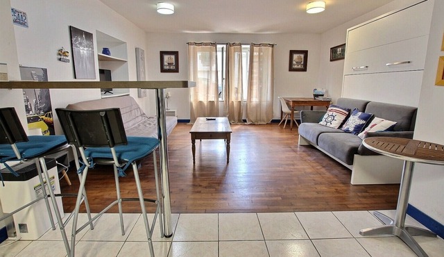 Guilvinec center two-room apartment - sleeps 6 - Reservations possible per night