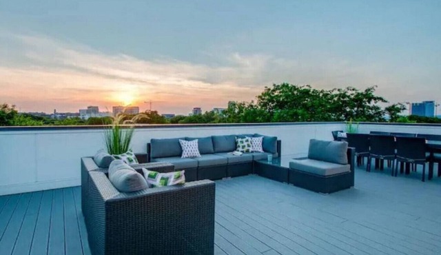 Gulch · 4 Connecting Condos, Sleeps 38, Firepits, Garages, Rooftops decks, Great Views, Security