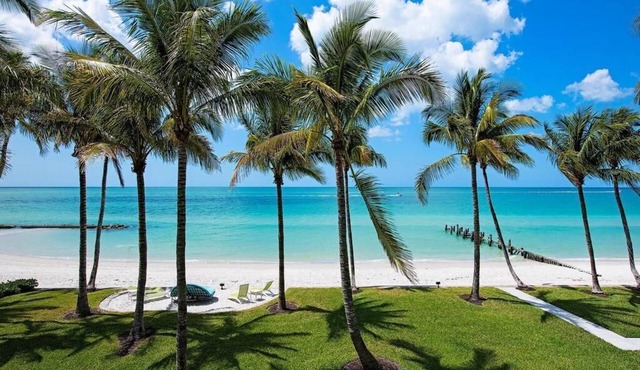 Gulf Access Estate Home - On Doctors Bay in The Moorings! BOATERS PARADISE