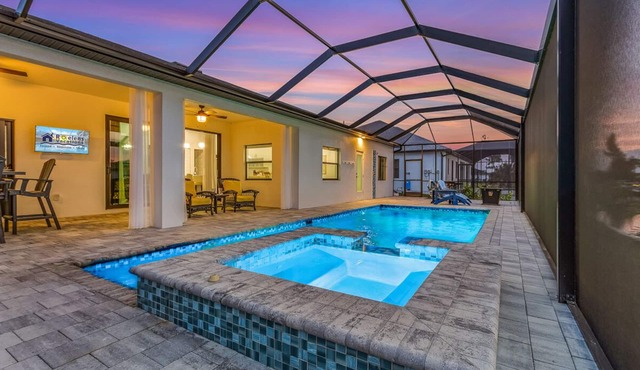 Gulf Access Home, Heated Saltwater Pool & Spa, Dock and Tiki Hut - Villa Perchside Palace