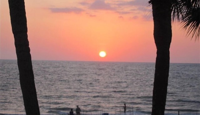 Gulf and pool right out the door. Sunset perfect! 10 min - Pelican and Biltmore