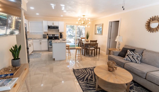 Gulf Breeze- 10 min to beaches, 4bed, 2.5bath