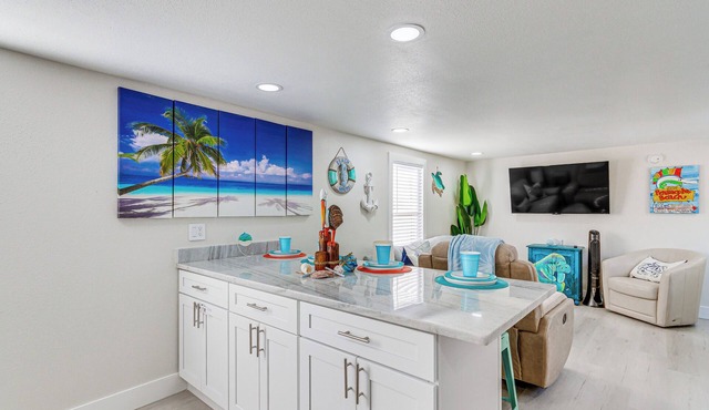 Gulf Breeze Home w/Deck: Walk to Public Boat Ramp