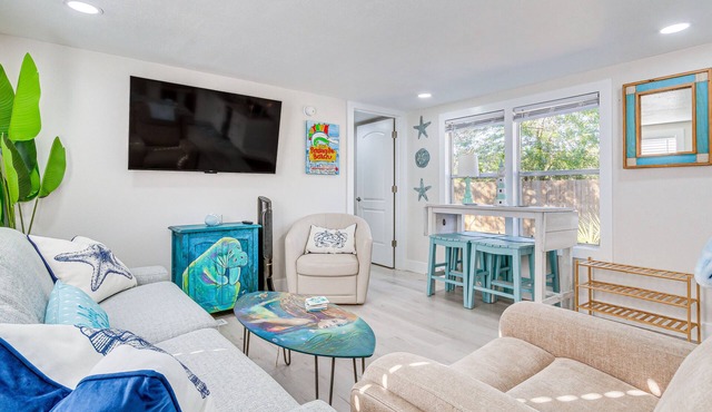 Gulf Breeze Home w/Deck: Walk to Public Boat Ramp