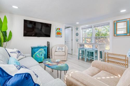 Gulf Breeze Home with Deck Walk to Public Boat Ramp