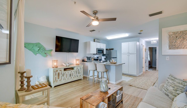 Gulf Coast 'Cozy Condo' w/Pool: Walk to Beach!