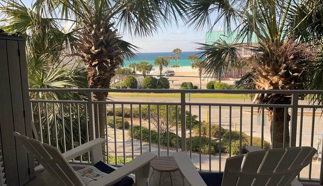 Gulf Coast Get Away - Steps from the beach!