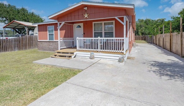 Gulf Coast Oasis 3BR 2BA Pet Friendly Big Backyard