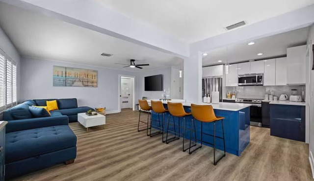 Gulf Coast Paradise: 3/2 Beach Retreat with Pool & Family Amenities