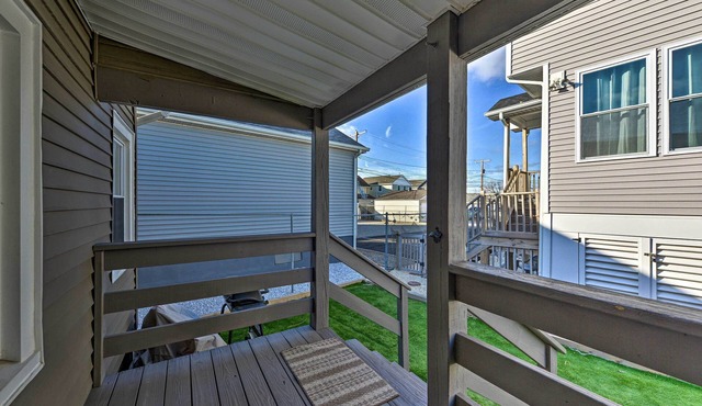 Gulf Coast Cottage - Walk to Beach & Boardwalk!