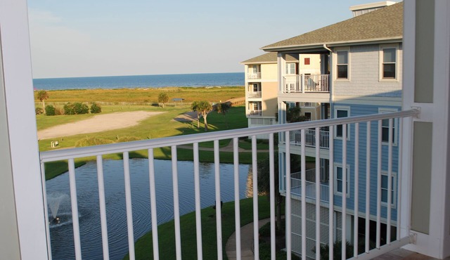 Gulf Coast view and renovated condo on the top floor in Pointe West, Galveston