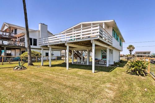 Gulf Coast Views! Coastal Winter Gem in Galveston